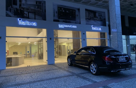 Nossa fachada. Venha nos visitar!